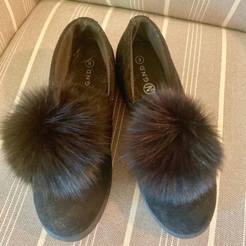 💙 G.N.D Size 6 Black Puff Ball Suede Sneakers